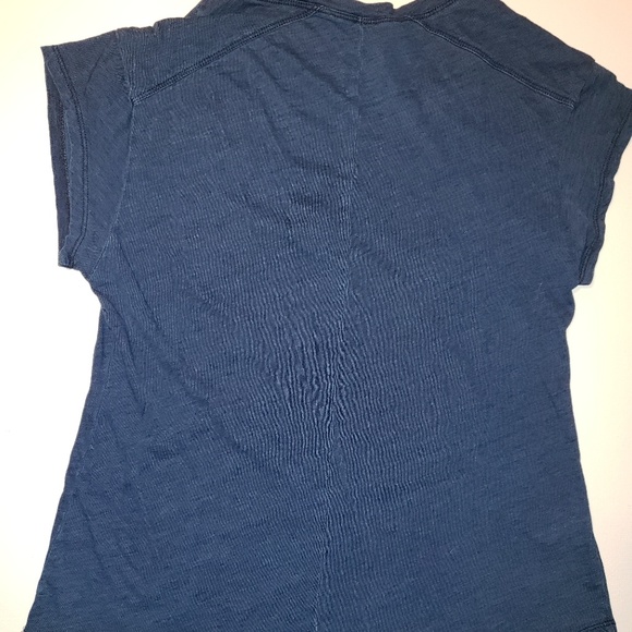Tommy bahama xs womans ventage v-neck tshirt - Picture 3 of 4